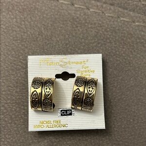 MainStreet for Sensitive Gold Clip-On Earrings